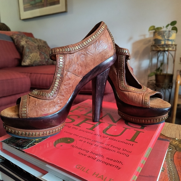 Colleen Cordero Platform Heels Studded Brown Leather and Wood High Heels - Picture 8 of 16